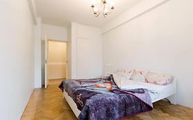 Bright Apartment Near Bus Statioon