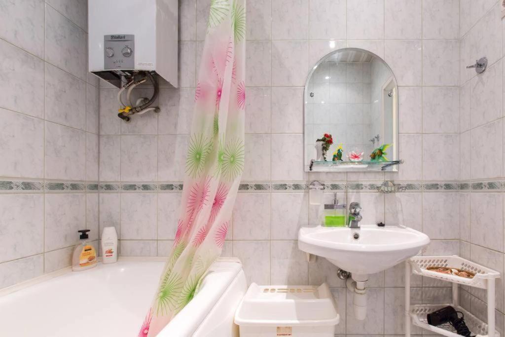 Bright Apartment Near Bus Statioon Tallin Exterior foto
