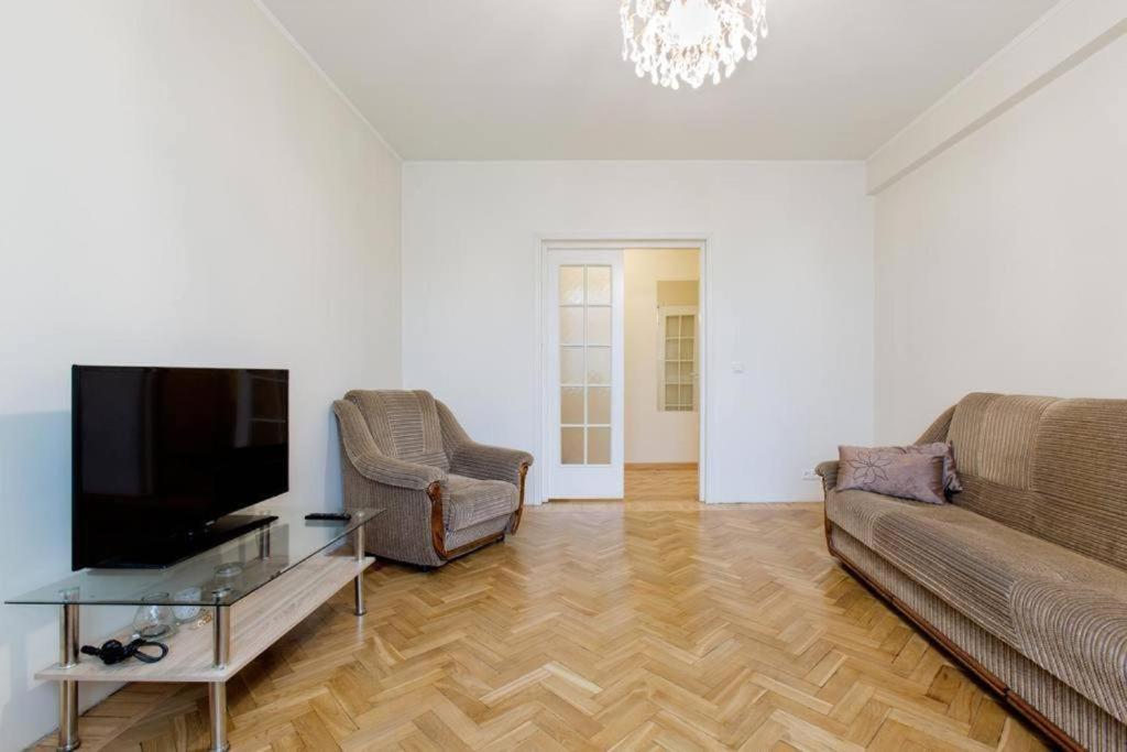 Bright Apartment Near Bus Statioon Tallin Exterior foto